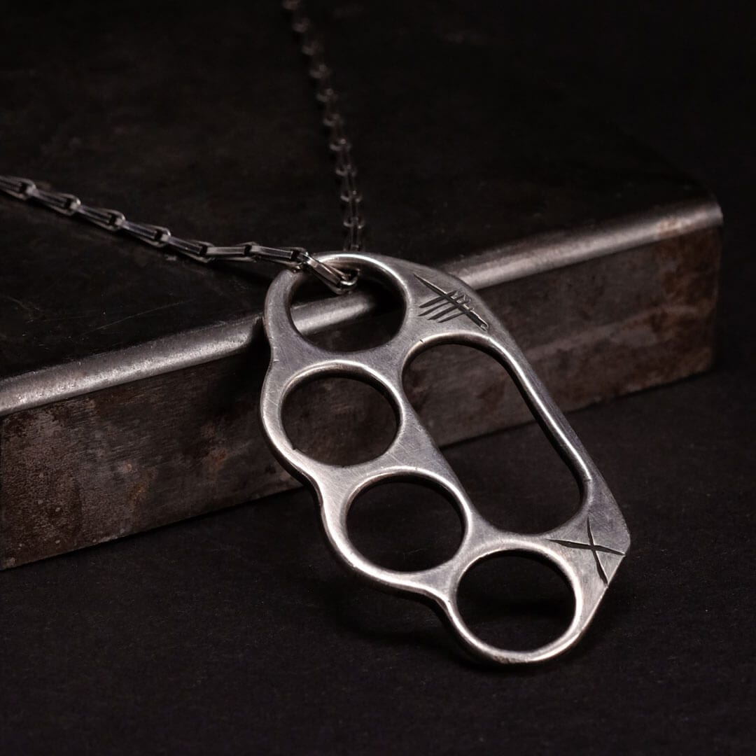 Chain with pendant - Brass knuckle - Purman